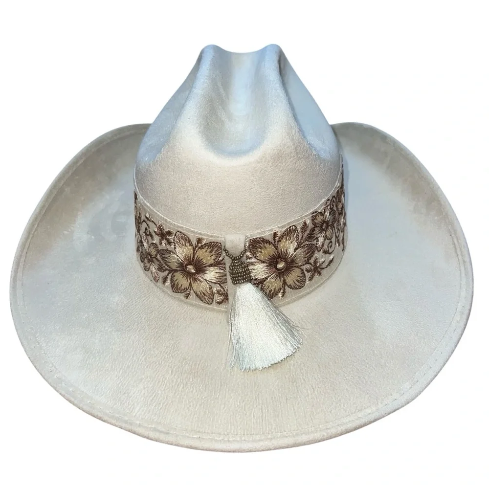NEW NWOT Hats N Roses Cowgirl “Dolly” Hat In Ivory Floral Embroidery